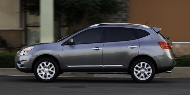 Research the 2015 Nissan Rogue Select