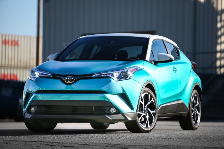 Picture of a 2018 Toyota C-HR in Radiant Green Mica from a front left perspective