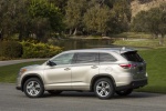 Picture of a 2015 Toyota Highlander Limited in Creme Brulee Mica from a side perspective