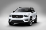 Picture of a 2019 Volvo XC40 T5 R-Design AWD in Crystal White Metallic from a front left perspective