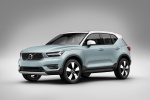 Picture of a 2019 Volvo XC40 T5 Momentum AWD in Amazon Blue from a front left three-quarter perspective